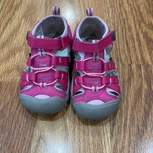 Keens toddler size 6 girls